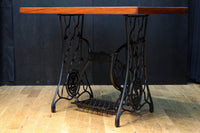 SINGER社のミシン台を活かしたレトロ感のあるテーブル BB3147