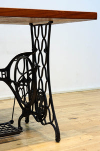 SINGER社のミシン台を活かしたレトロ感のあるテーブル BB3147