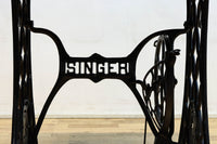 SINGER社のミシン台を活かしたレトロ感のあるテーブル BB3147