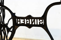 SINGER社のミシン台を活かしたレトロ感のあるテーブル BB3147