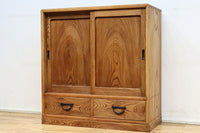 優美な杢目が流れる素地色の三方総欅収納箪笥 BB3153