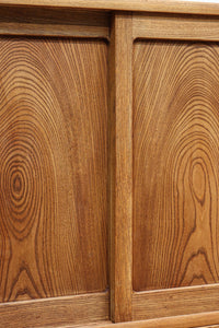 優美な杢目が流れる素地色の三方総欅収納箪笥 BB3153