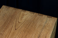 優美な杢目が流れる素地色の三方総欅収納箪笥 BB3153