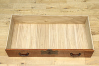 落ち着いた色艶で引き出し付きのつづら箱 BB3155