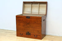 落ち着いた色艶で引き出し付きのつづら箱 BB3155