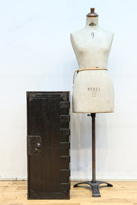 味わいのある色彩で歴史が感じられる北陸地方行商箪笥 BB3157