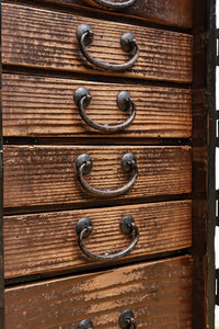 味わいのある色彩で歴史が感じられる北陸地方行商箪笥 BB3157