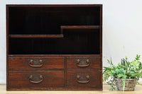 レトロな雰囲気纏う小型の総桐飾り棚 BB3158