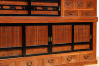 幅1960ミリ!! 四枚引き戸の壮観な造りで貫禄溢れる近江水屋箪笥 BB3173-MT