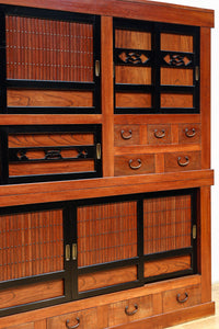 幅1960ミリ!! 四枚引き戸の壮観な造りで貫禄溢れる近江水屋箪笥 BB3173-MT