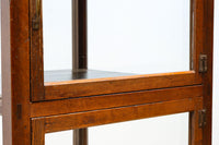 収納部分が3段に分割された使い易い脚高デザインのガラスケース BB3180