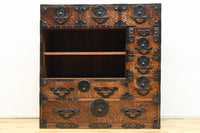 迫力ある杢目と金具の調和が貫禄を与える米沢帳場箪笥 BB3200