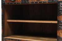 迫力ある杢目と金具の調和が貫禄を与える米沢帳場箪笥 BB3200