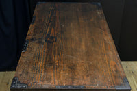 迫力ある杢目と金具の調和が貫禄を与える米沢帳場箪笥 BB3200