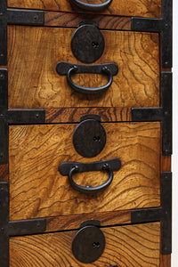 美しい杢目が流れる上質な帳場箪笥 BB3201