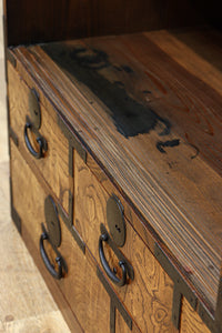 美しい杢目が流れる上質な帳場箪笥 BB3201