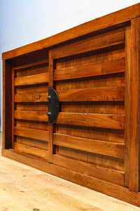 見事な杢目の素晴らしい面持ちの全面総欅越後帳場箪笥 BB3218