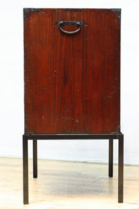 味わい深い古色に包まれたアイアンフレーム付き最上小箪笥 BB3240