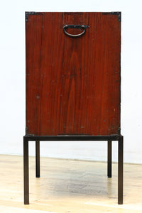 味わい深い古色に包まれたアイアンフレーム付き最上小箪笥 BB3240