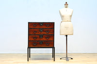 味わい深い古色に包まれたアイアンフレーム付き最上小箪笥 BB3240