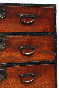 味わい深い古色に包まれたアイアンフレーム付き最上小箪笥 BB3240