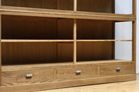 美しい木地色の風合いにゆらゆらガラスが映える前面オークガラスケース BB3245