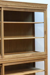 美しい木地色の風合いにゆらゆらガラスが映える前面オークガラスケース BB3245