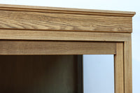 美しい木地色の風合いにゆらゆらガラスが映える前面オークガラスケース BB3245