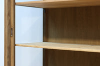 美しい木地色の風合いにゆらゆらガラスが映える前面オークガラスケース BB3245