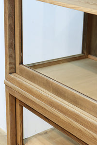 美しい木地色の風合いにゆらゆらガラスが映える前面オークガラスケース BB3245
