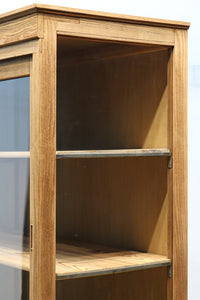 美しい木地色の風合いにゆらゆらガラスが映える前面オークガラスケース BB3245