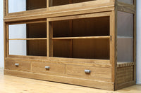 美しい木地色の風合いにゆらゆらガラスが映える前面オークガラスケース BB3245