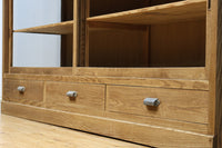 美しい木地色の風合いにゆらゆらガラスが映える前面オークガラスケース BB3245