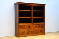 変わりサイズ‼︎引き出しも十分に備えた温かみある色彩のガラスケース BB3246