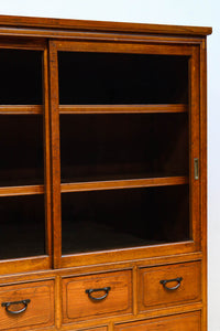 変わりサイズ‼︎引き出しも十分に備えた温かみある色彩のガラスケース BB3246