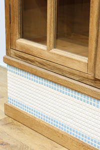 木地色に扉デザインも素敵なアールデコ調レトロガラスケース BB3248