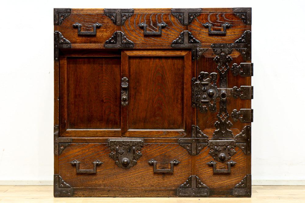 江戸時代!! 上品な欅杢目の流れる品格漂う酒田帳場箪笥 BB3250 – 古福