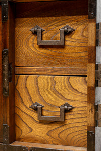 江戸時代!! 上品な欅杢目の流れる品格漂う酒田帳場箪笥 BB3250