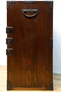 江戸時代!! 上品な欅杢目の流れる品格漂う酒田帳場箪笥 BB3250