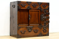 江戸時代!! 上品な欅杢目の流れる品格漂う酒田帳場箪笥 BB3250