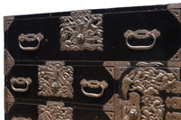 大振りの装飾金具が見事なアイアンフレーム付き庄内衣裳箪笥 BB3253