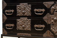 大振りの装飾金具が見事なアイアンフレーム付き庄内衣裳箪笥 BB3253