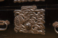 大振りの装飾金具が見事なアイアンフレーム付き庄内衣裳箪笥 BB3253