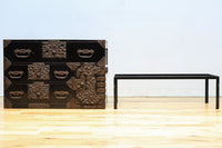 大振りの装飾金具が見事なアイアンフレーム付き庄内衣裳箪笥 BB3253