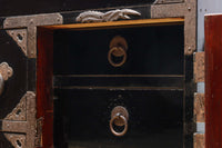 大振りの装飾金具が見事なアイアンフレーム付き庄内衣裳箪笥 BB3253