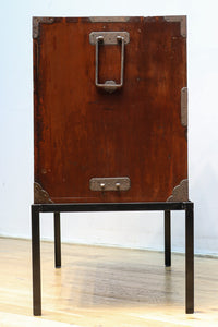 稀少幅サイズ‼︎美しい光沢感が時代の貫禄を感じさせるアイアンフレーム付き二本松衣裳箪笥 BB3254