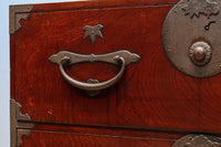 稀少幅サイズ‼︎美しい光沢感が時代の貫禄を感じさせるアイアンフレーム付き二本松衣裳箪笥 BB3254