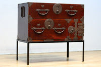 丸型の装飾金具で格調高いアイアンフレーム付き稀少サイズ二本松衣裳箪笥 BB3255