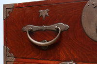 丸型の装飾金具で格調高いアイアンフレーム付き稀少サイズ二本松衣裳箪笥 BB3255