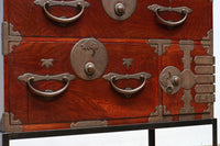 丸型の装飾金具で格調高いアイアンフレーム付き稀少サイズ二本松衣裳箪笥 BB3255